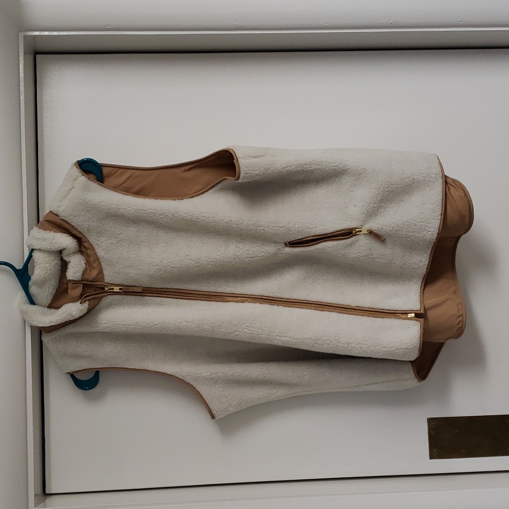 Crown & Ivy Atlas Ivory Fleece Vest